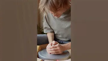 Vase for a bud 𑁍