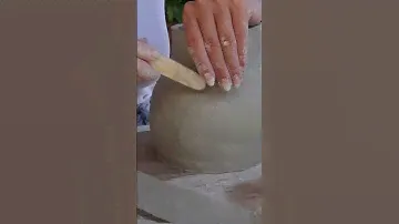 making a ceramic vase 🌿